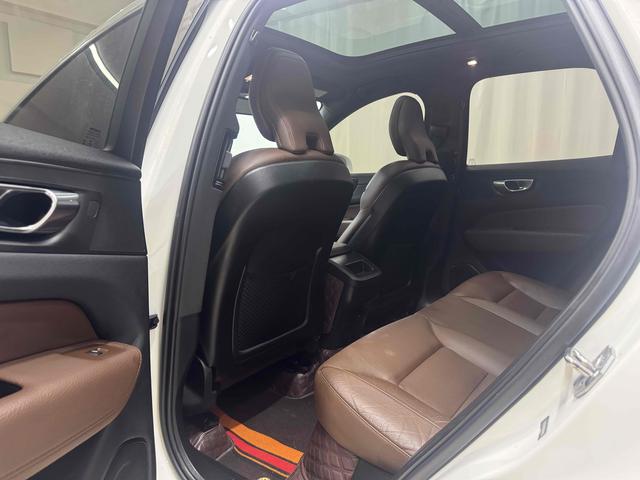 Volvo XC60 2022 B5 4WD Smart Luxury – фото 8