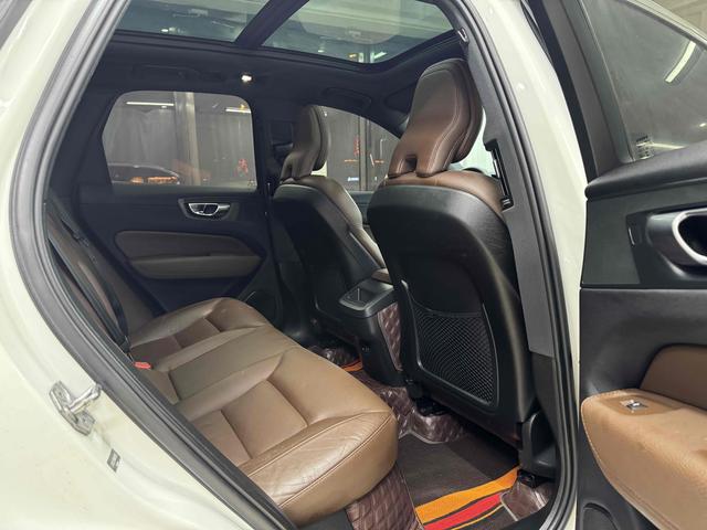 Volvo XC60 2022 B5 4WD Smart Luxury – фото 9