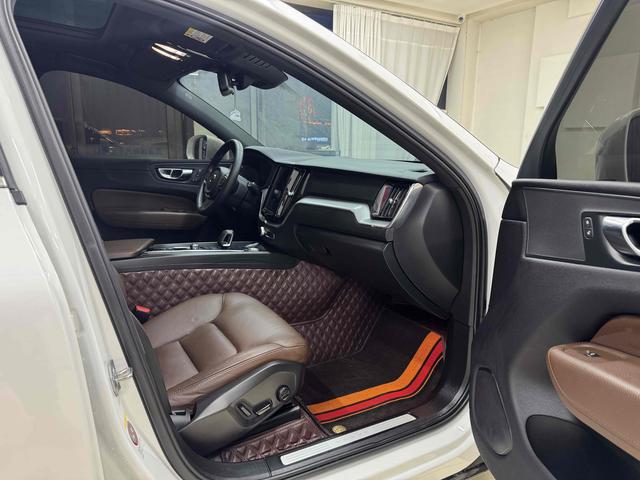 Volvo XC60 2022 B5 4WD Smart Luxury – фото 10