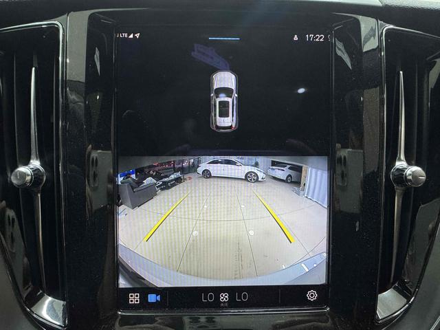 Volvo XC60 2022 B5 4WD Smart Luxury – фото 11