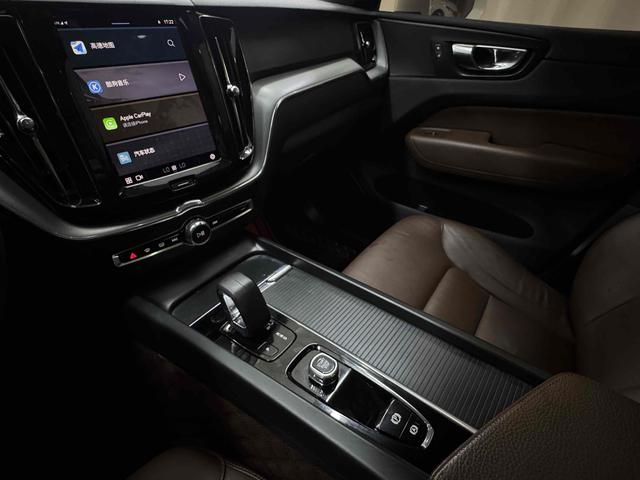Volvo XC60 2022 B5 4WD Smart Luxury – фото 12