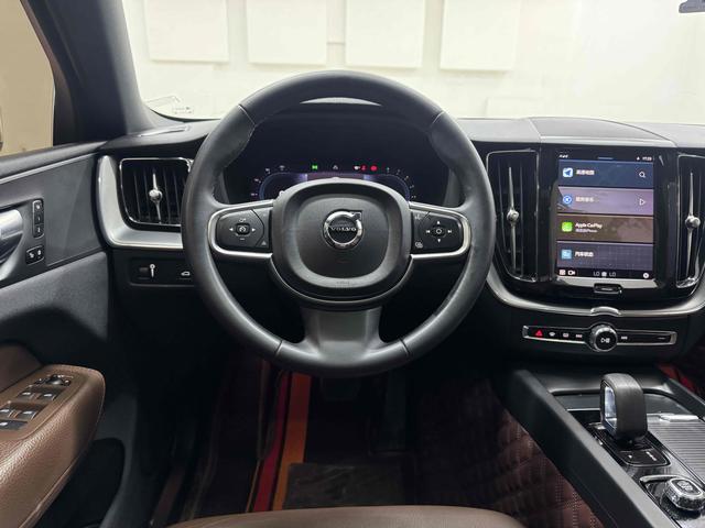 Volvo XC60 2022 B5 4WD Smart Luxury – фото 13