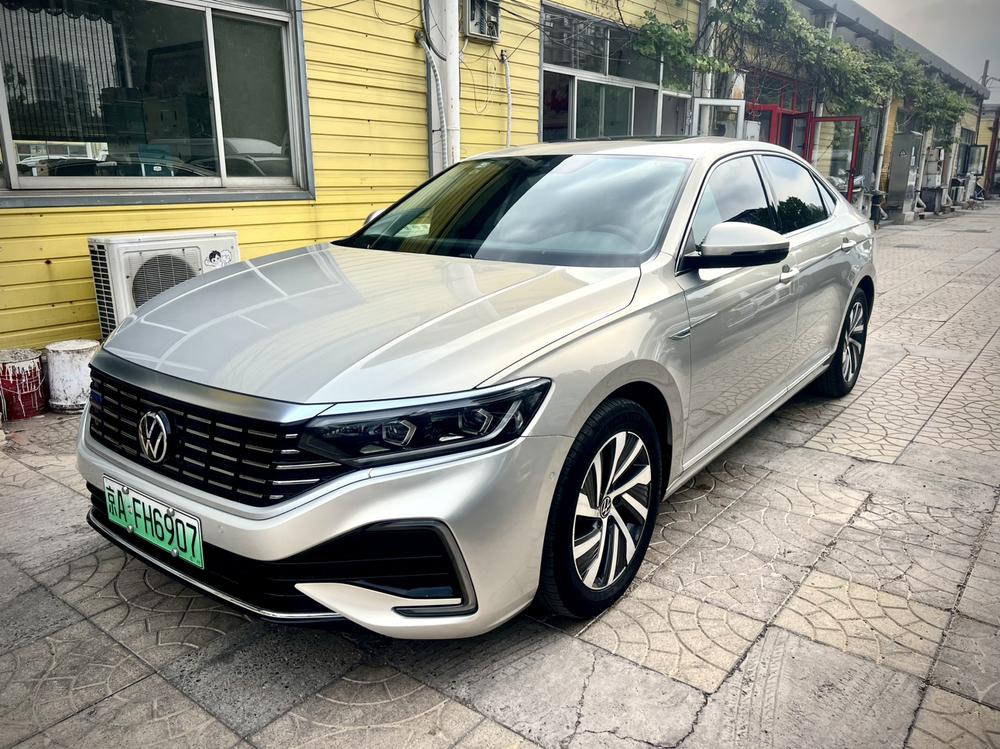 Volkswagen Passat PHEV 2022 430PHEV Hybrid Luxury Edition – фото 1
