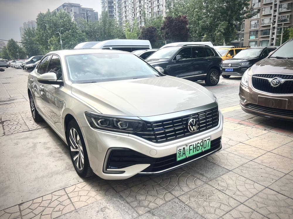 Volkswagen Passat PHEV 2022 430PHEV Hybrid Luxury Edition – фото 3