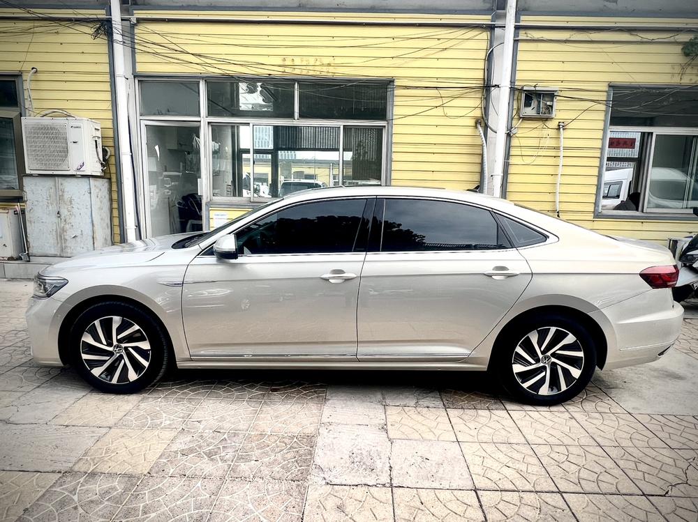 Volkswagen Passat PHEV 2022 430PHEV Hybrid Luxury Edition – фото 4