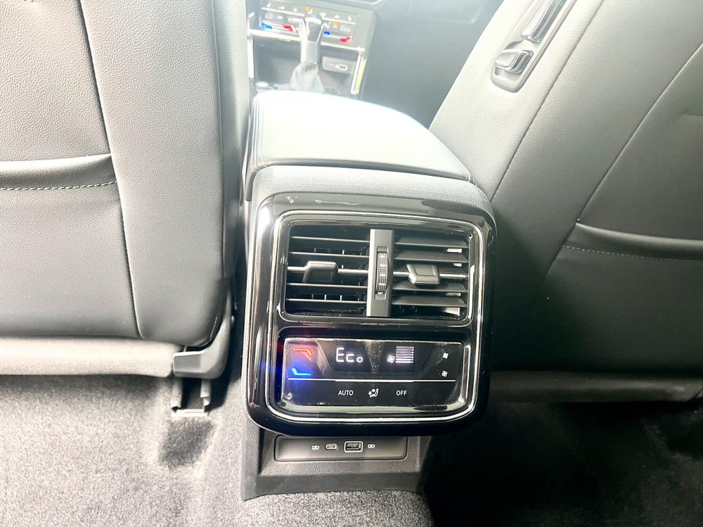 Volkswagen Passat PHEV 2022 430PHEV Hybrid Luxury Edition – фото 9