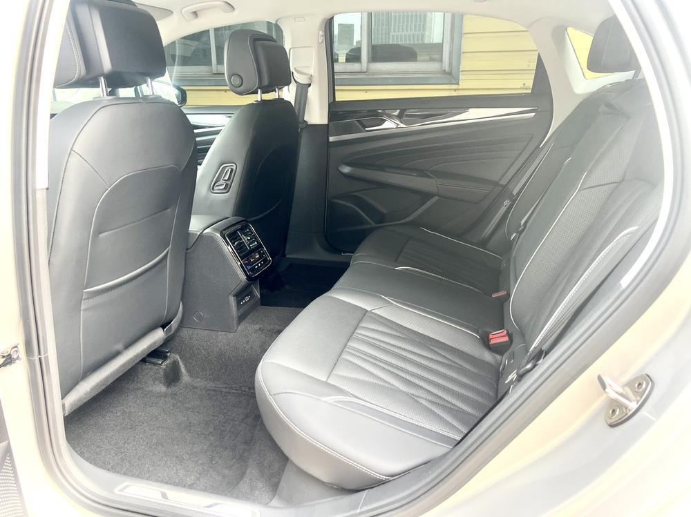 Volkswagen Passat PHEV 2022 430PHEV Hybrid Luxury Edition – фото 17