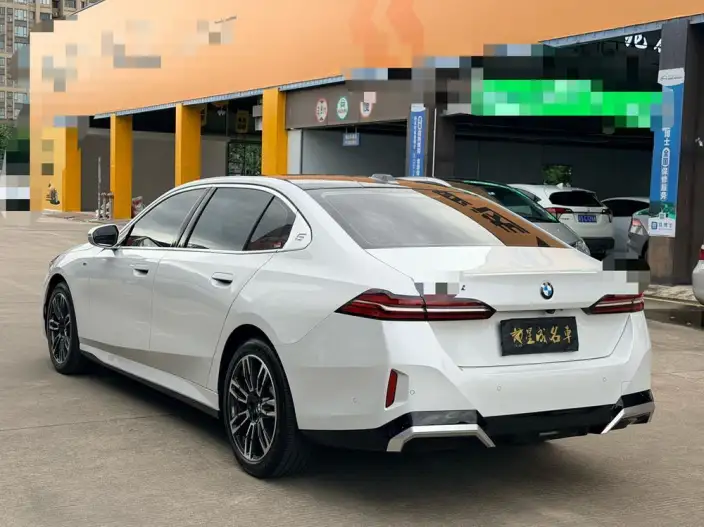 BMW 5 Series 2024 Model 525Li M Sports Set – фото 4