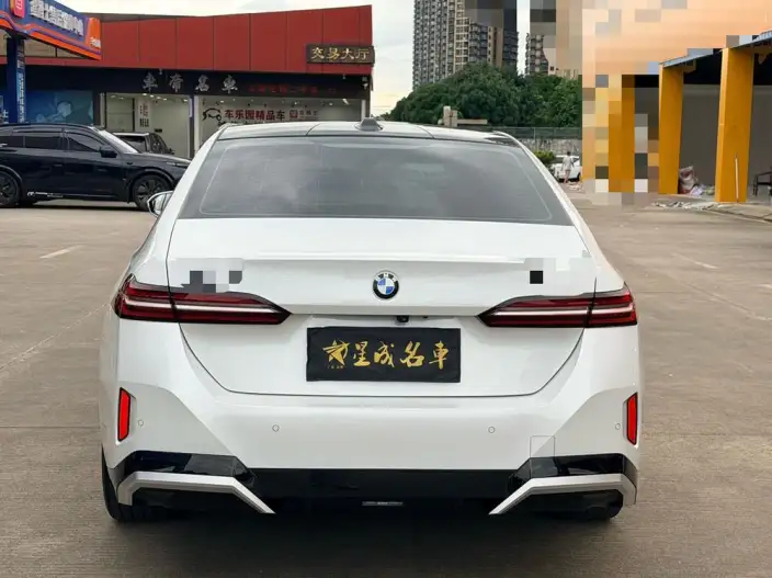 BMW 5 Series 2024 Model 525Li M Sports Set – фото 5