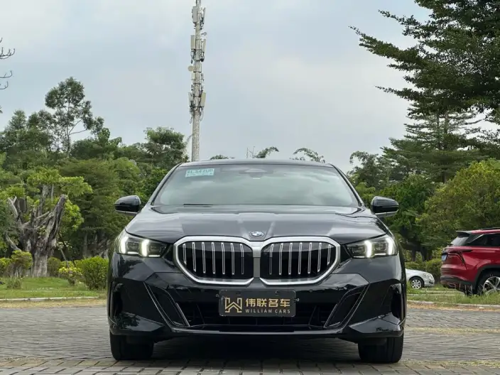 BMW 5 Series 2026 Model 530Li Leading Model M Sports Set – фото 2