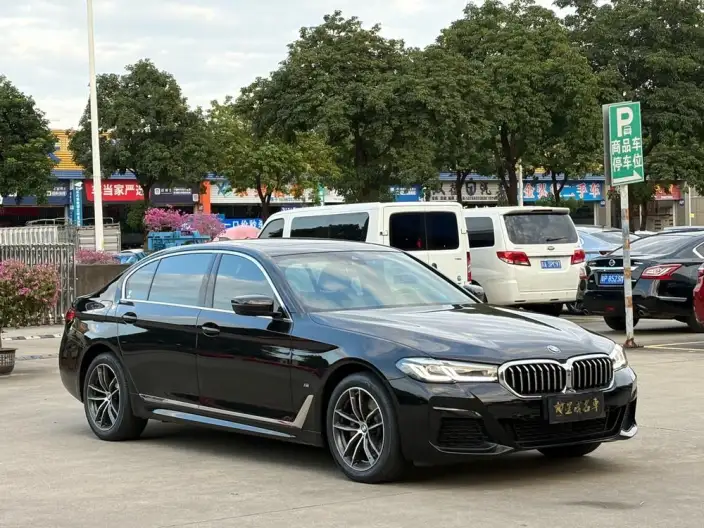 BMW 5 Series 2022 Model 525Li M Sports Set – фото 3