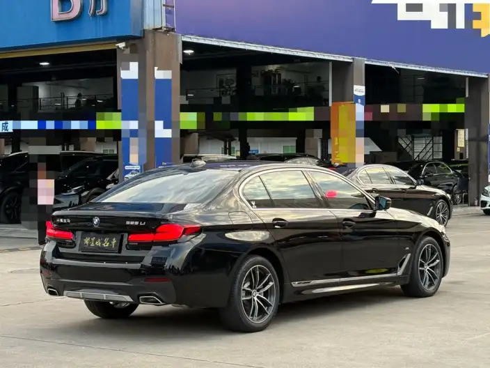 BMW 5 Series 2022 Model 525Li M Sports Set – фото 6
