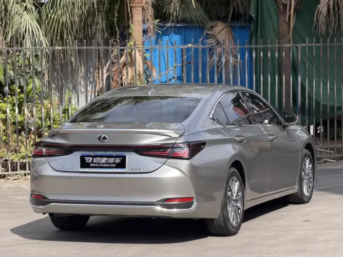 Lexus ES 2025 Model 300h Premium