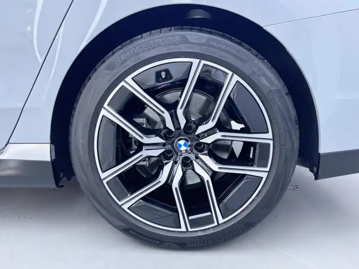 BMW 7 Series 2023 Model 735Li M Sports Set – фото 5