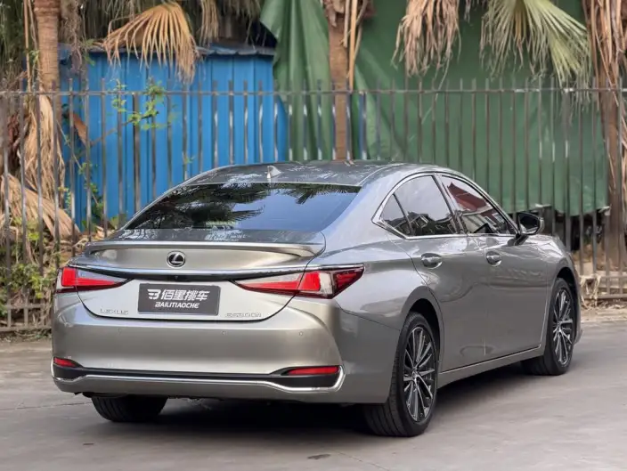 Lexus ES 2022 Model 300h Premium – фото 5