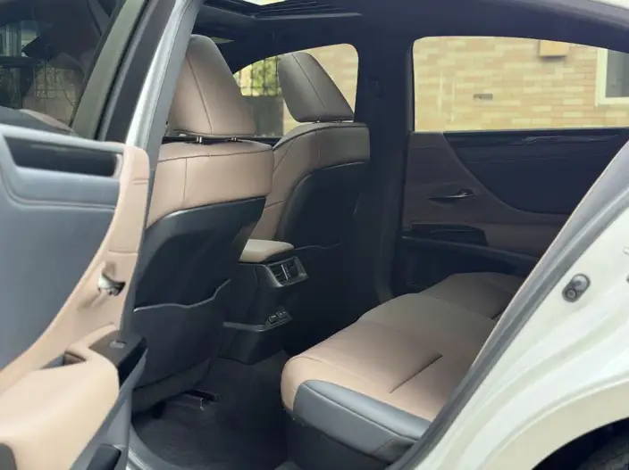 Lexus ES 2022 Model 300h Premium – фото 10