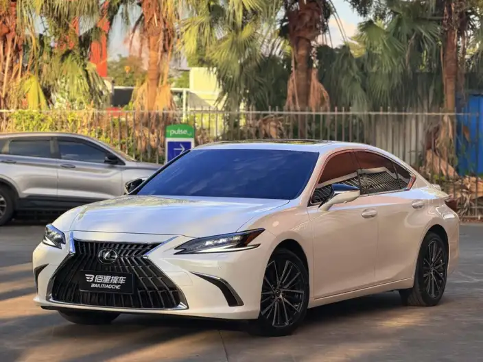 Lexus ES 2022 Model 300h Premium