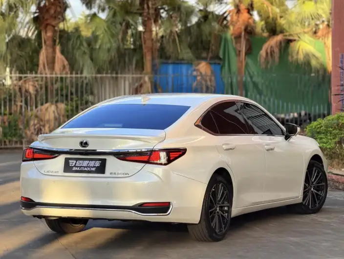 Lexus ES 2022 Model 300h Premium