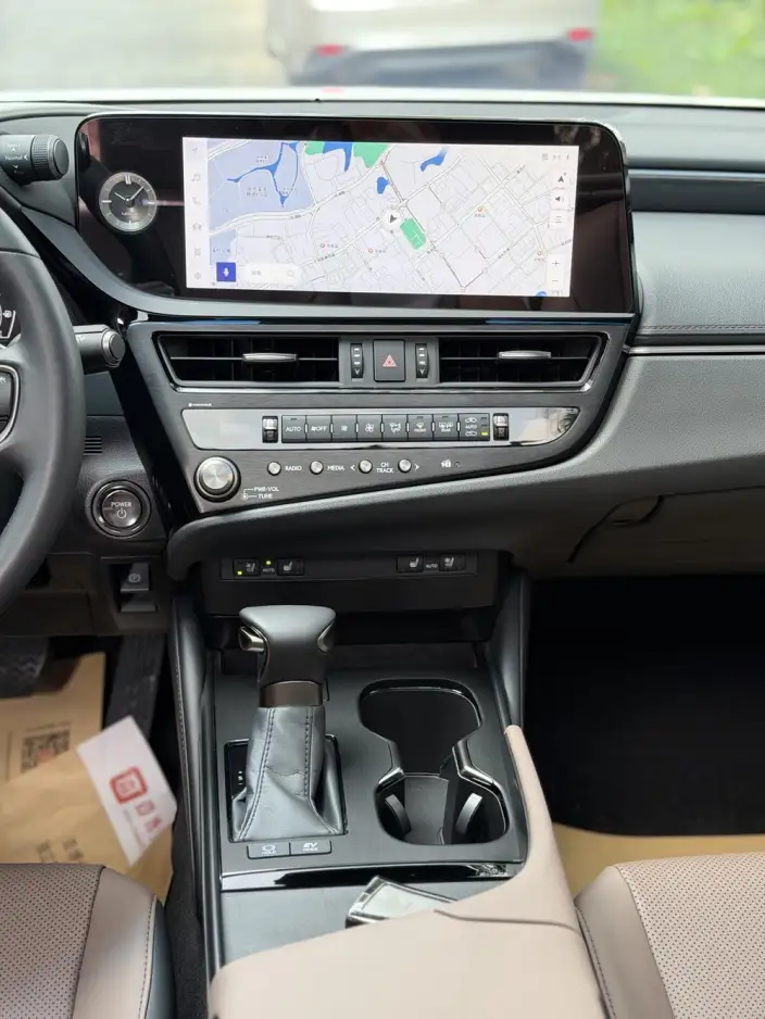 Lexus ES 2022 Model 300h Premium – фото 8
