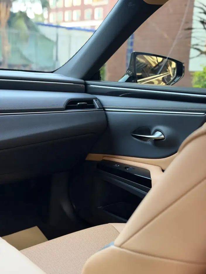 Lexus ES 2022 Model 300h Premium – фото 7
