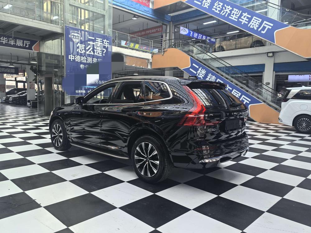 Volvo XC60 2023 B5 AWD Intelligent Far Luxury – фото 4