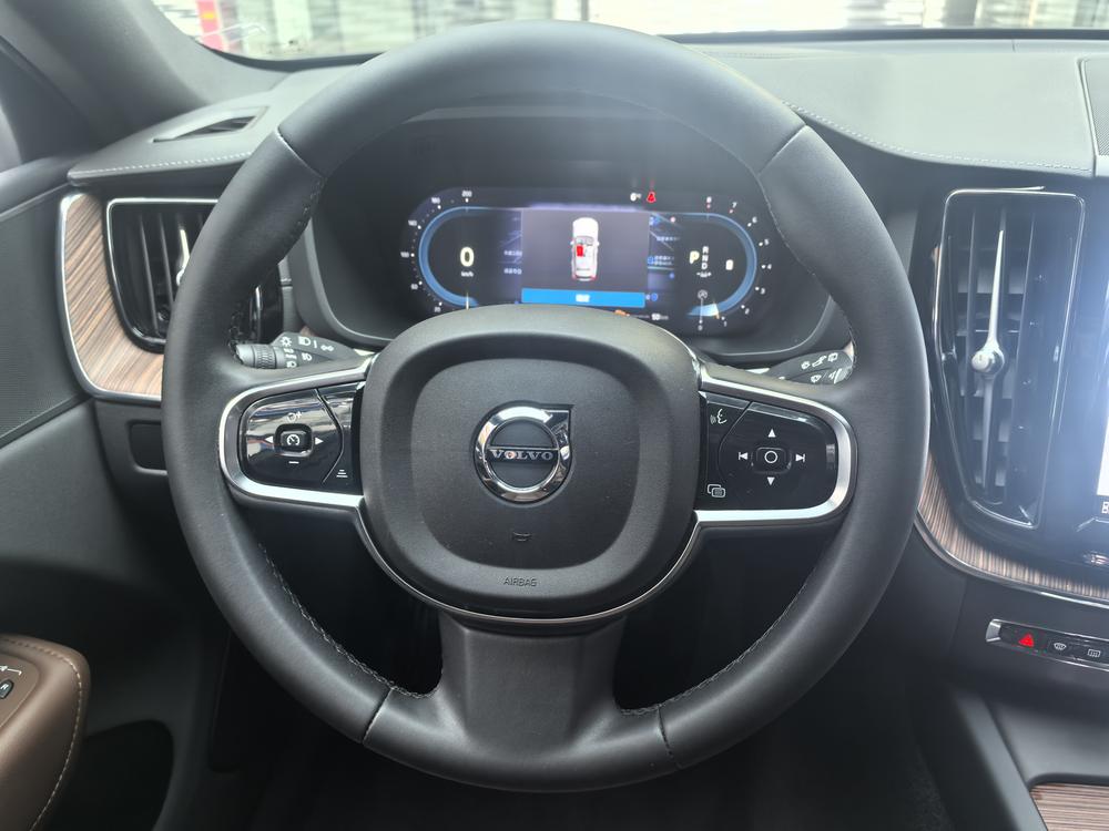 Volvo XC60 2023 B5 AWD Intelligent Far Luxury – фото 11