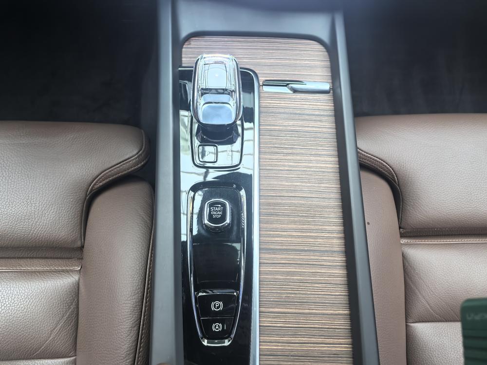 Volvo XC60 2023 B5 AWD Intelligent Far Luxury – фото 12