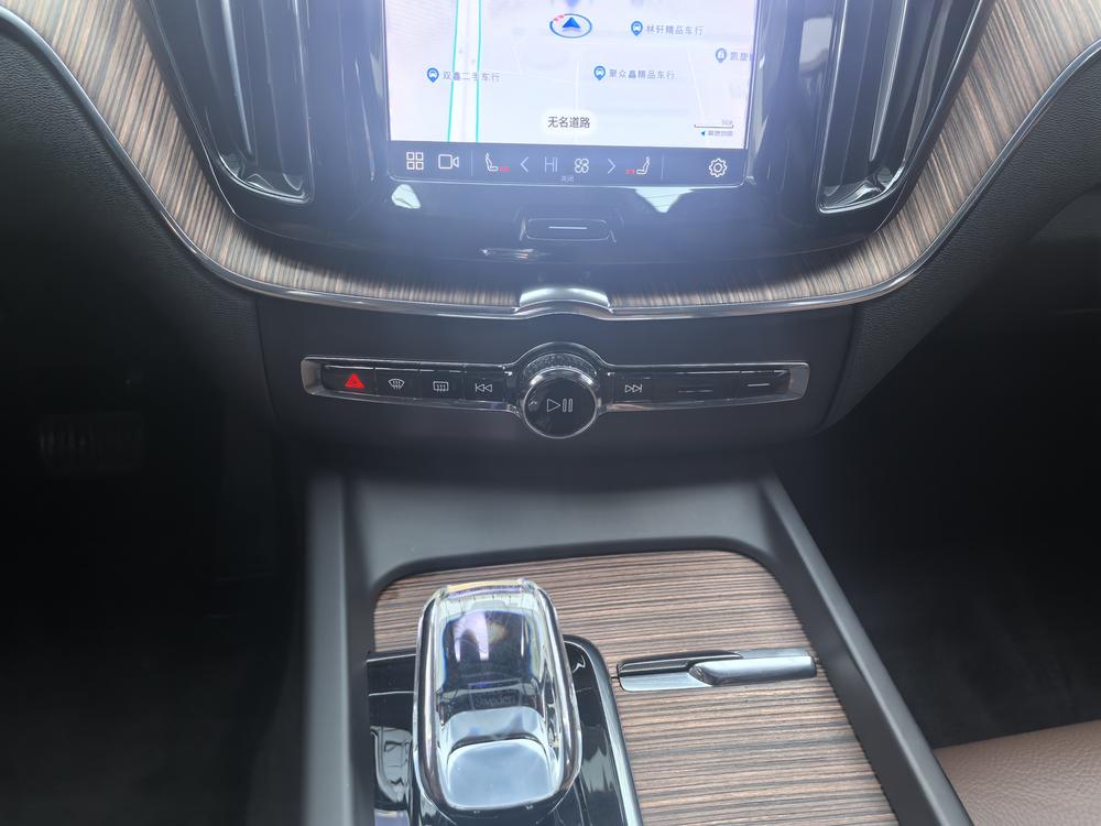 Volvo XC60 2023 B5 AWD Intelligent Far Luxury – фото 14