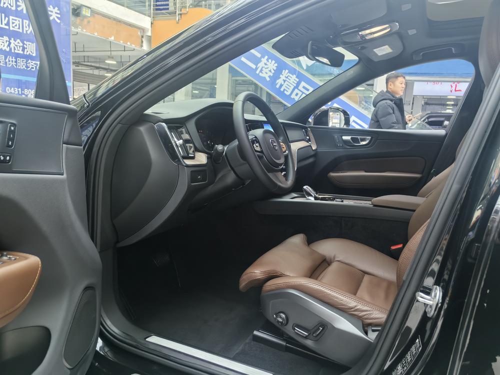 Volvo XC60 2023 B5 AWD Intelligent Far Luxury – фото 15