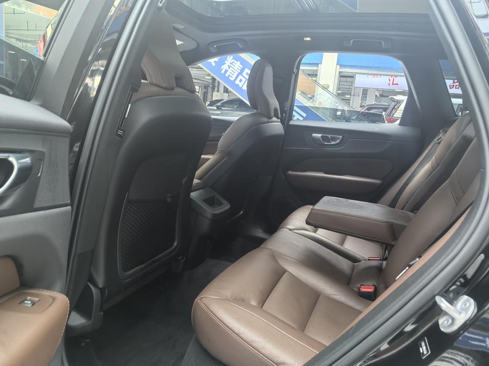 Volvo XC60 2023 B5 AWD Intelligent Far Luxury – фото 16