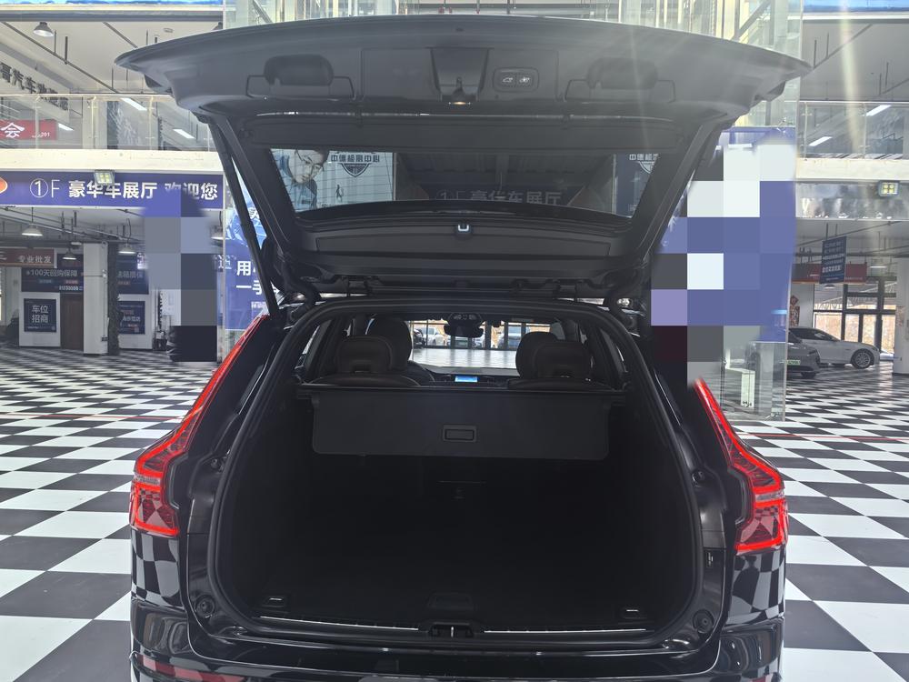 Volvo XC60 2023 B5 AWD Intelligent Far Luxury – фото 17