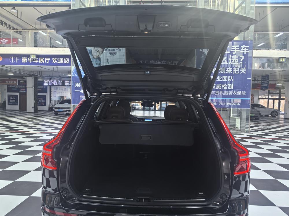Volvo XC60 2023 B5 AWD Intelligent Far Luxury – фото 18