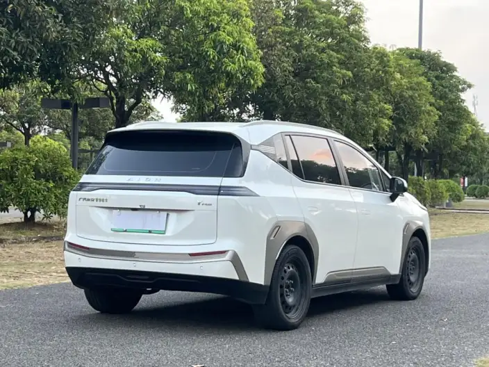 AION Y 2023 Model Plus 510 Lexiang Edition – фото 7