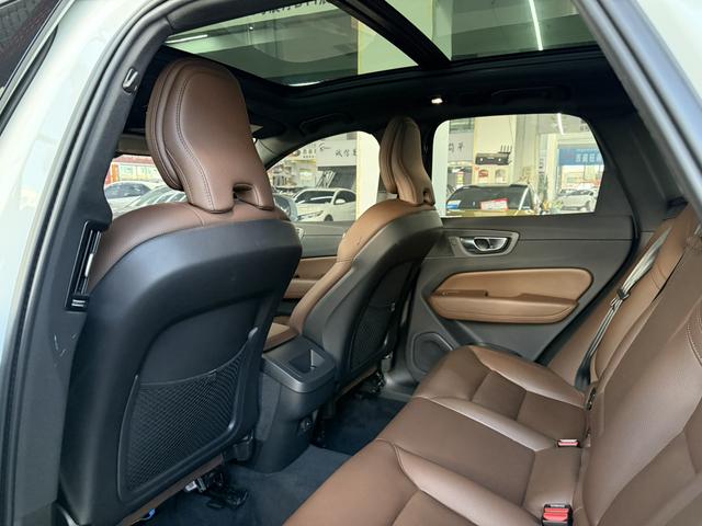 Volvo XC60 2025 B5 AWD Intelligent Long Range Luxury Edition – фото 6