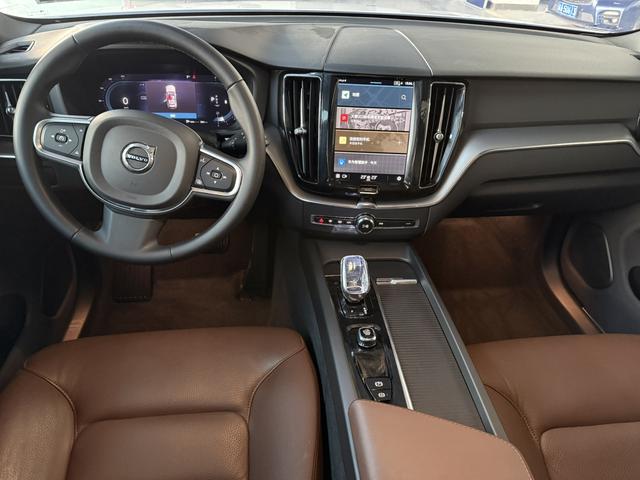 Volvo XC60 2025 B5 AWD Intelligent Long Range Luxury Edition – фото 7