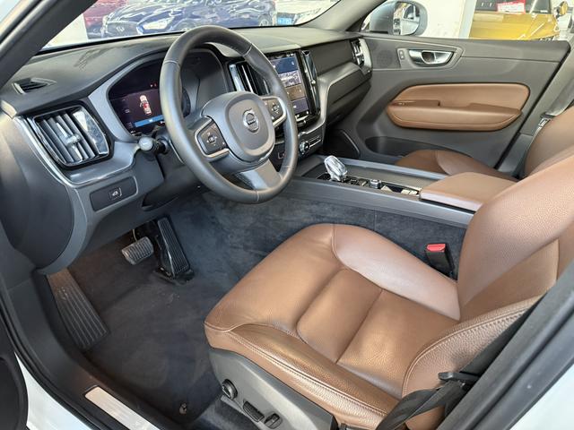 Volvo XC60 2025 B5 AWD Intelligent Long Range Luxury Edition – фото 8