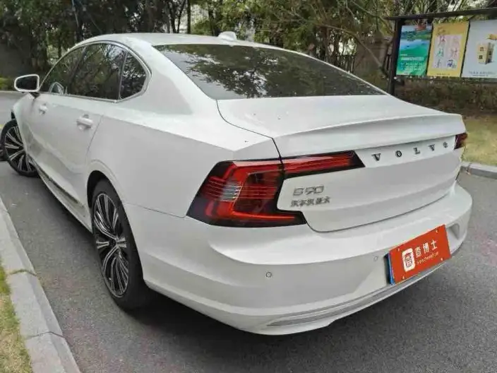 Volvo S90 2024 Model B5 Smart Range Deluxe Edition