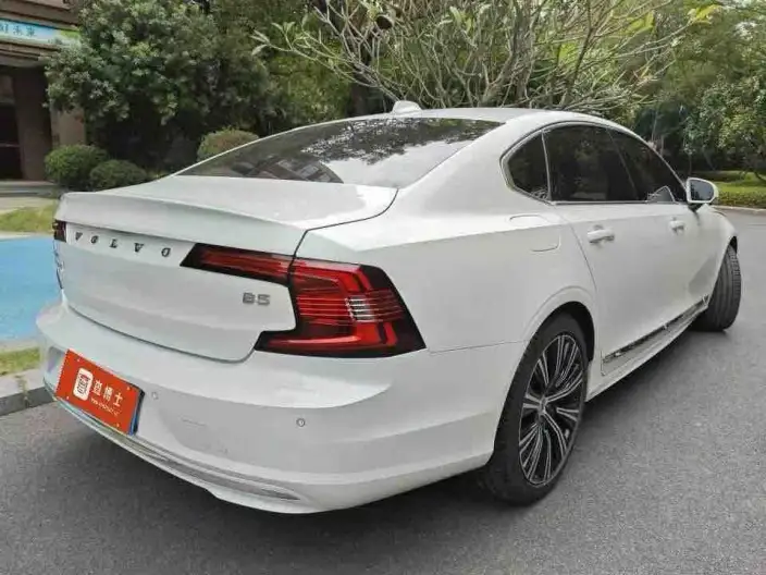 Volvo S90 2024 Model B5 Smart Range Deluxe Edition