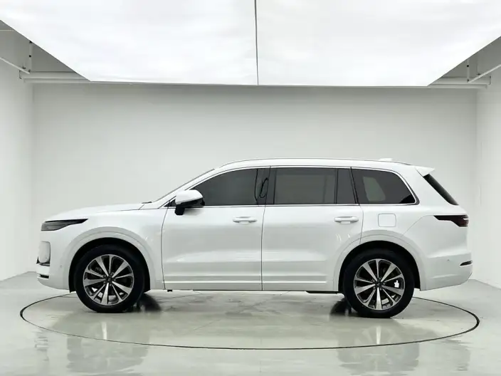 Li Auto ONE 2021 Model Extended Range 6 seat Edition – фото 4