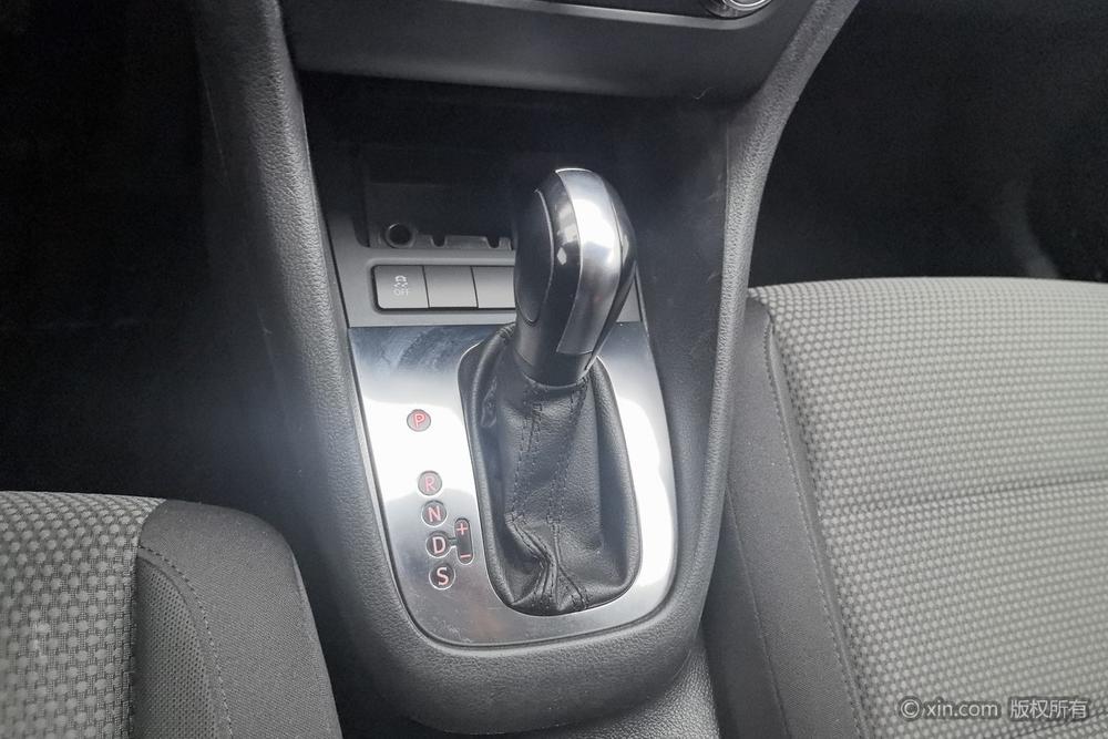 Volkswagen Golf 2012 1.6 Automatic Comfort – фото 14
