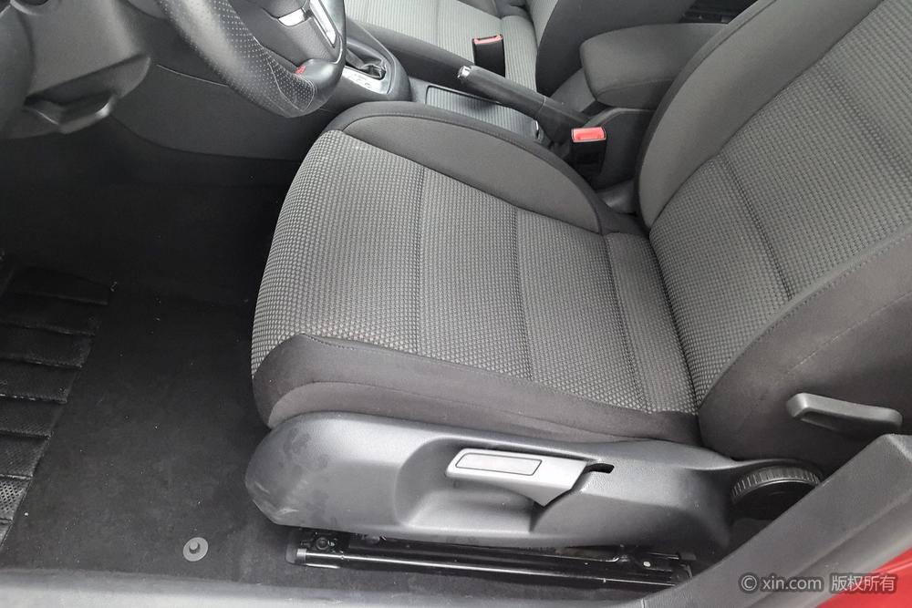 Volkswagen Golf 2012 1.6 Automatic Comfort – фото 18