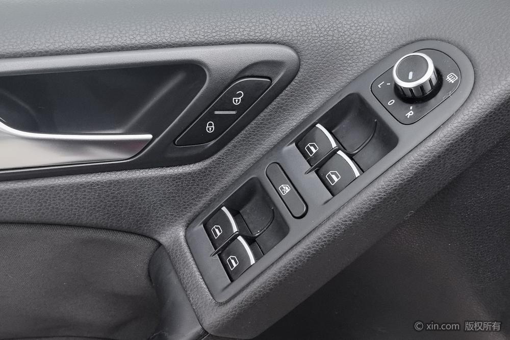 Volkswagen Golf 2012 1.6 Automatic Comfort – фото 22