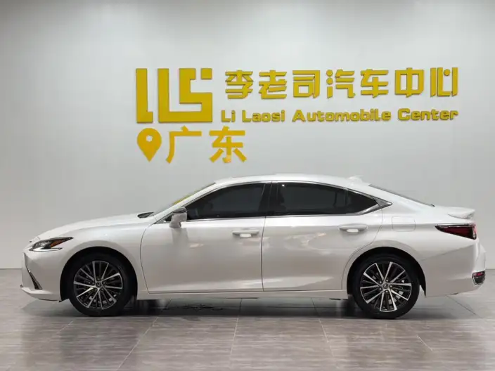 Lexus ES 2022 Model 300h Premium
