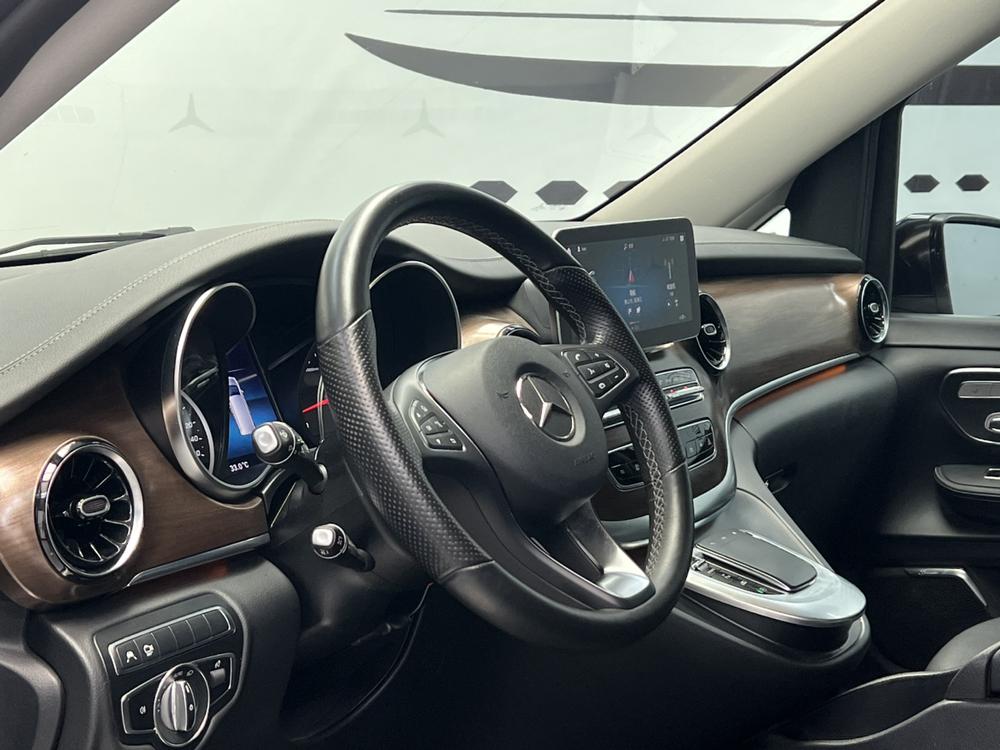 Mercedes-Benz V-Class 2022 V 260 L Long Axle Luxury – фото 6