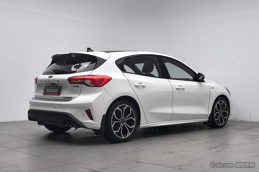 Ford Focus 2021 2-Class EcoBoost 180 Automatic ST Line – фото 4