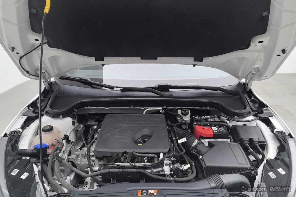 Ford Focus 2021 2-Class EcoBoost 180 Automatic ST Line – фото 5