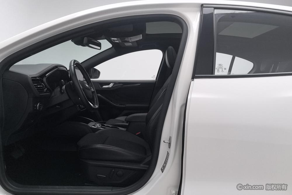 Ford Focus 2021 2-Class EcoBoost 180 Automatic ST Line – фото 17