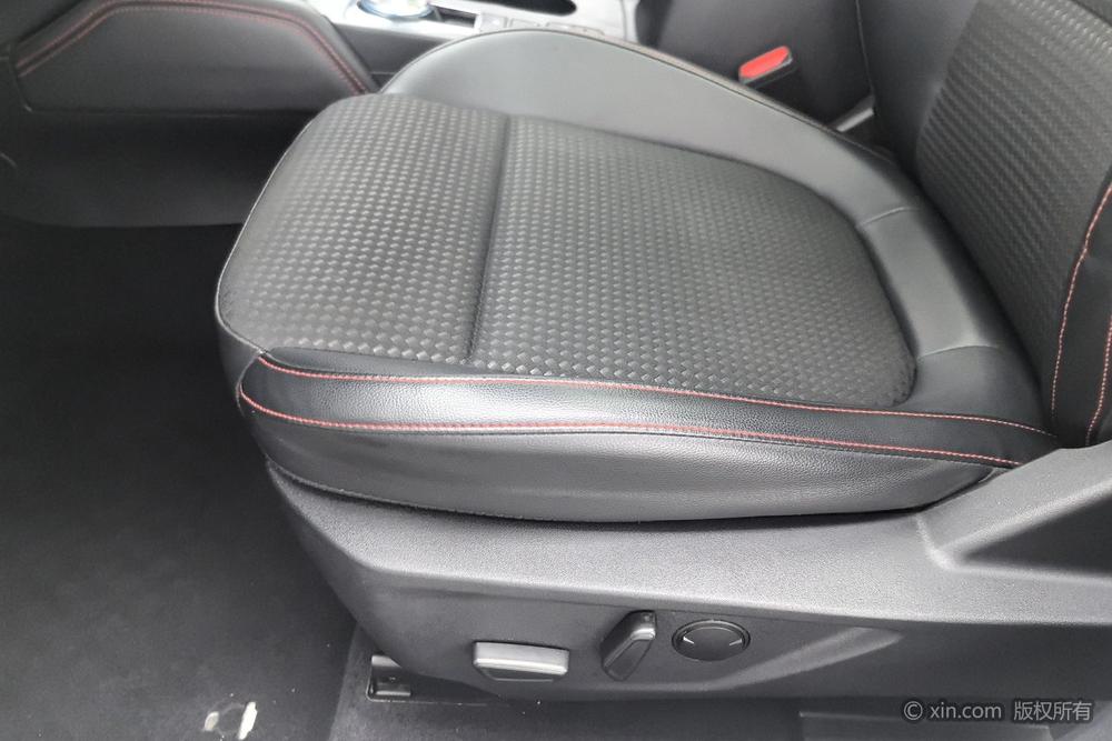 Ford Focus 2021 2-Class EcoBoost 180 Automatic ST Line – фото 18