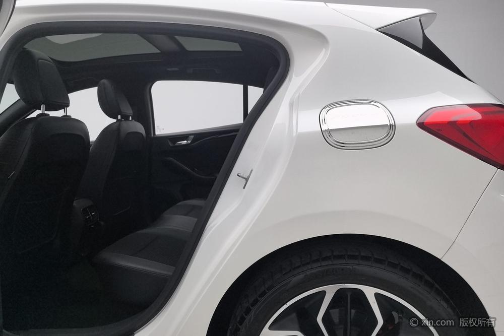 Ford Focus 2021 2-Class EcoBoost 180 Automatic ST Line – фото 19