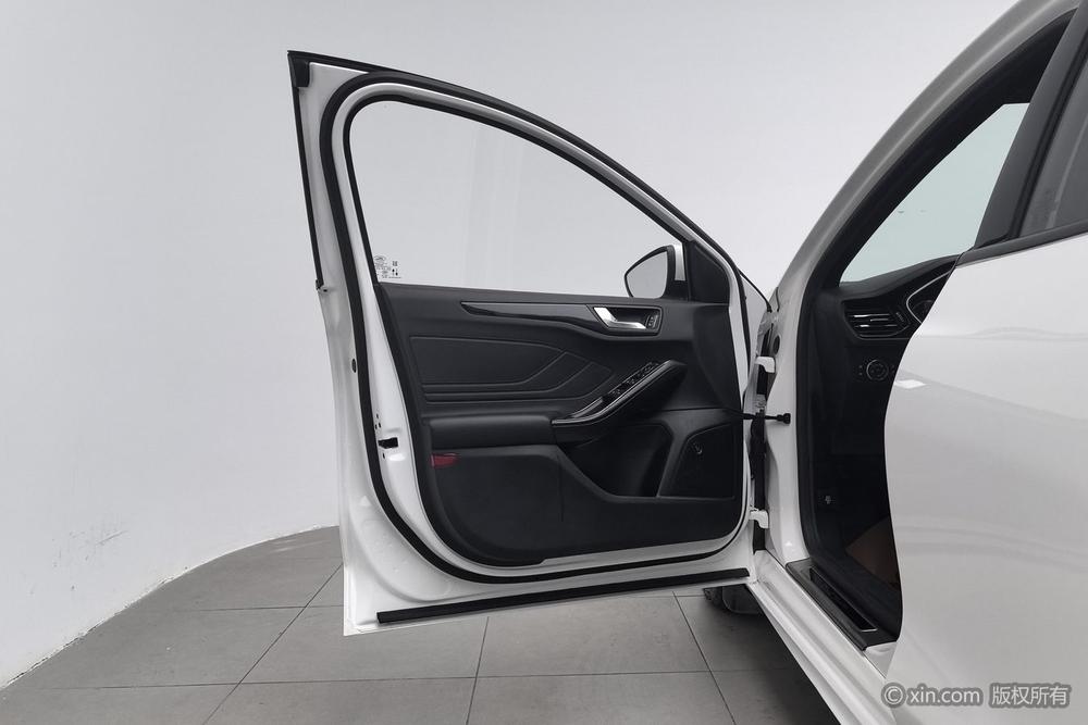 Ford Focus 2021 2-Class EcoBoost 180 Automatic ST Line – фото 21